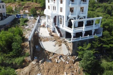 Biệt thự trên núi Nha Trang sạt lở