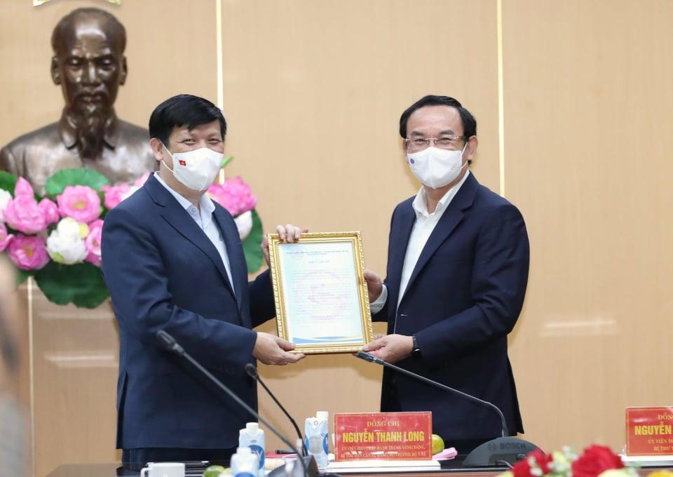 Bí thư TP Hồ Chí Minh Nguyễn Văn Nên: Ngành Y đã kề vai sát cánh, đồng cam cộng khổ với thành phố