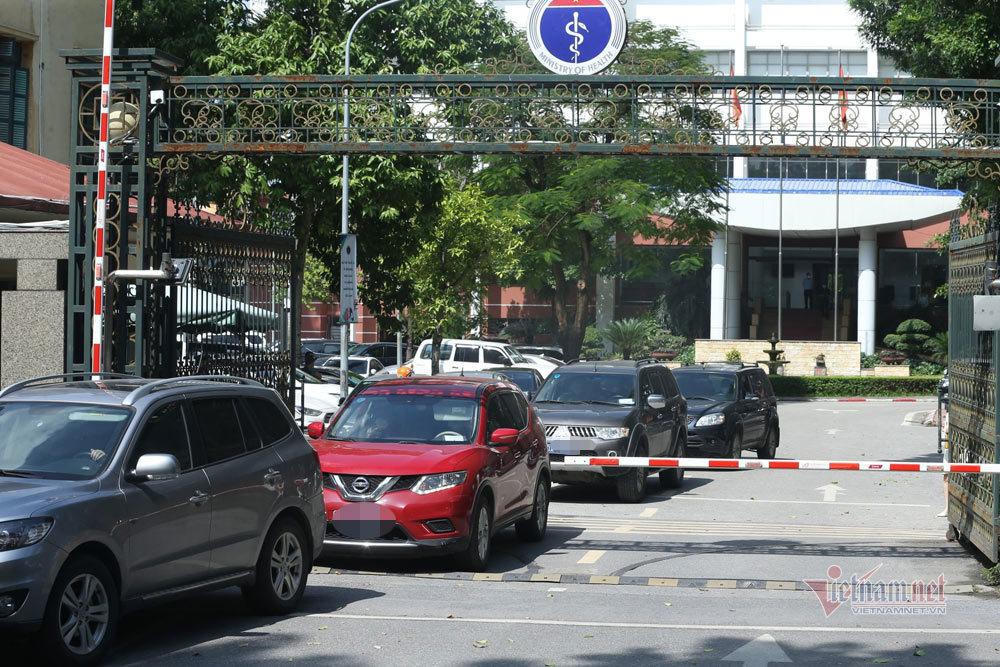 Khám xét nơi làm việc của Thứ trưởng Bộ Y tế Trương Quốc Cường