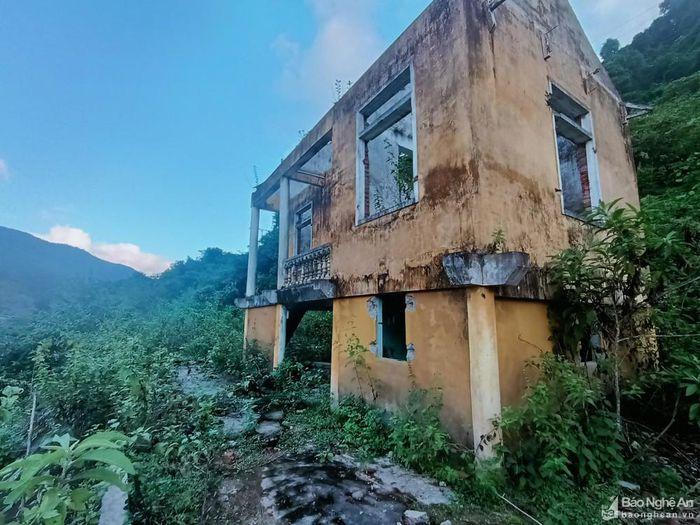 Những ngôi nhà bỏ hoang trong khu tái định cư ở miền Tây xứ Nghệ