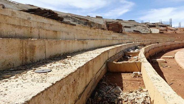 Cận cảnh sân vận động Đà Lạt xây gần 8 năm chưa xong