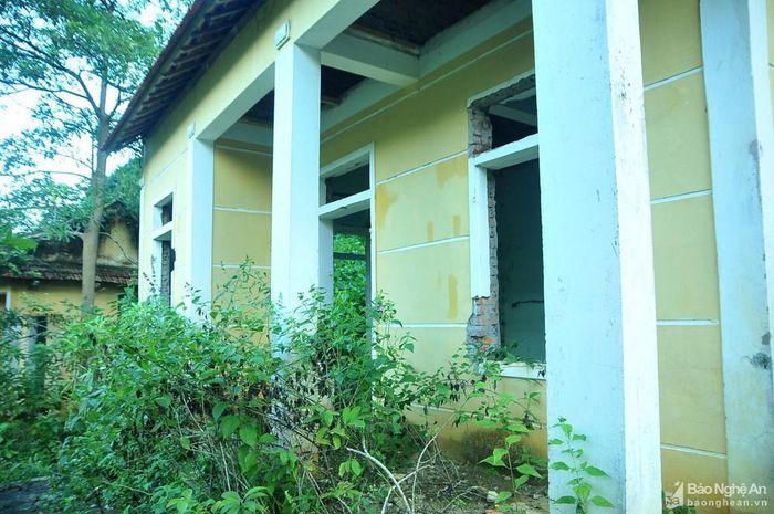 Những ngôi nhà bỏ hoang trong khu tái định cư ở miền Tây xứ Nghệ