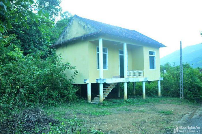 Những ngôi nhà bỏ hoang trong khu tái định cư ở miền Tây xứ Nghệ