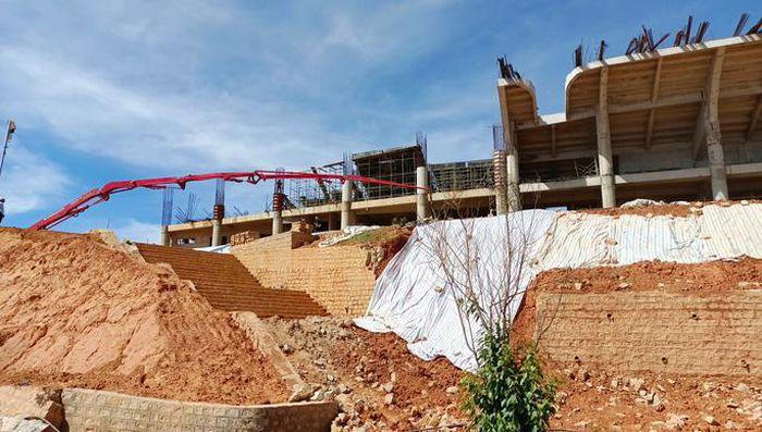 Cận cảnh sân vận động Đà Lạt xây gần 8 năm chưa xong