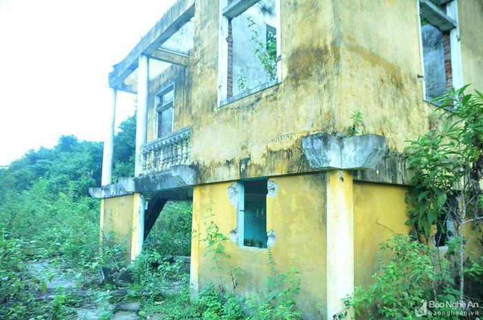 Những ngôi nhà bỏ hoang trong khu tái định cư ở miền Tây xứ Nghệ