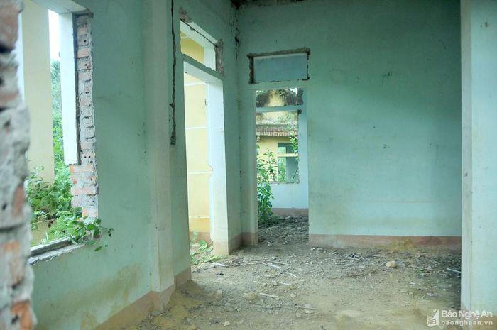 Những ngôi nhà bỏ hoang trong khu tái định cư ở miền Tây xứ Nghệ