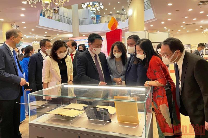 Văn hóa soi đường cho quốc dân đi