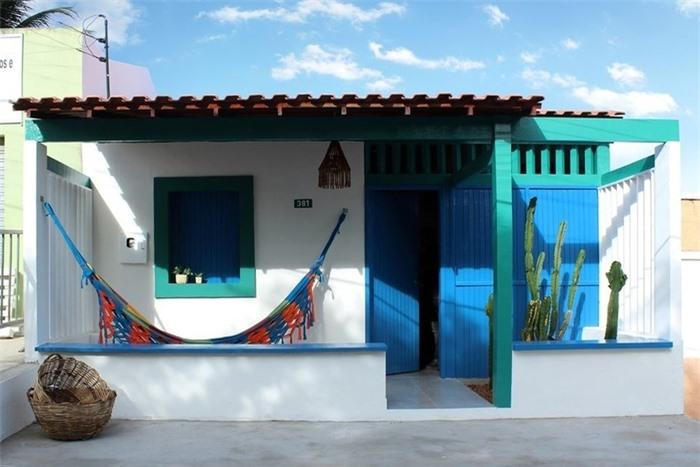 Mẫu nhà cấp 4 mang đậm phong cách thập niên 1990 nhưng vẫn không thiếu góc sống ảo xanh mướt hiện đại