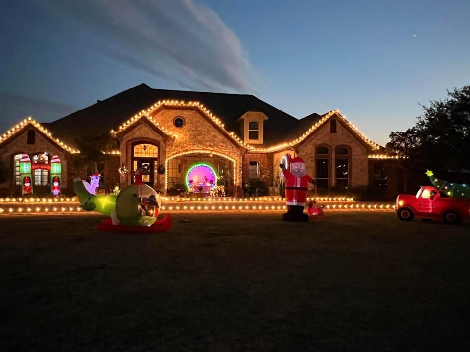 Ngắm căn biệt thự "vườn cổ tích" của ca sĩ Hồng Ngọc ở Mỹ