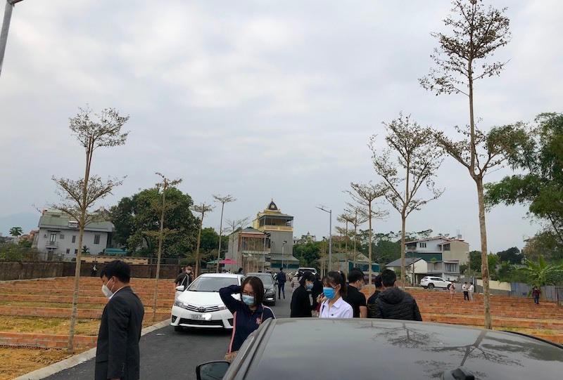 Cuối năm cơn sốt dội về nhà đầu tư chạy vội thoát hàng