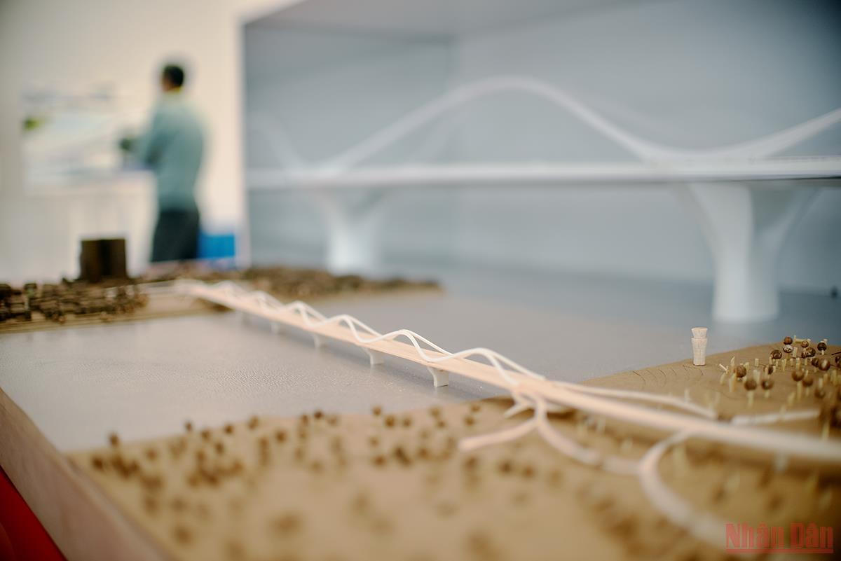 Người dân Hà Nội lựa chọn phương án kiến trúc cầu Trần Hưng Đạo