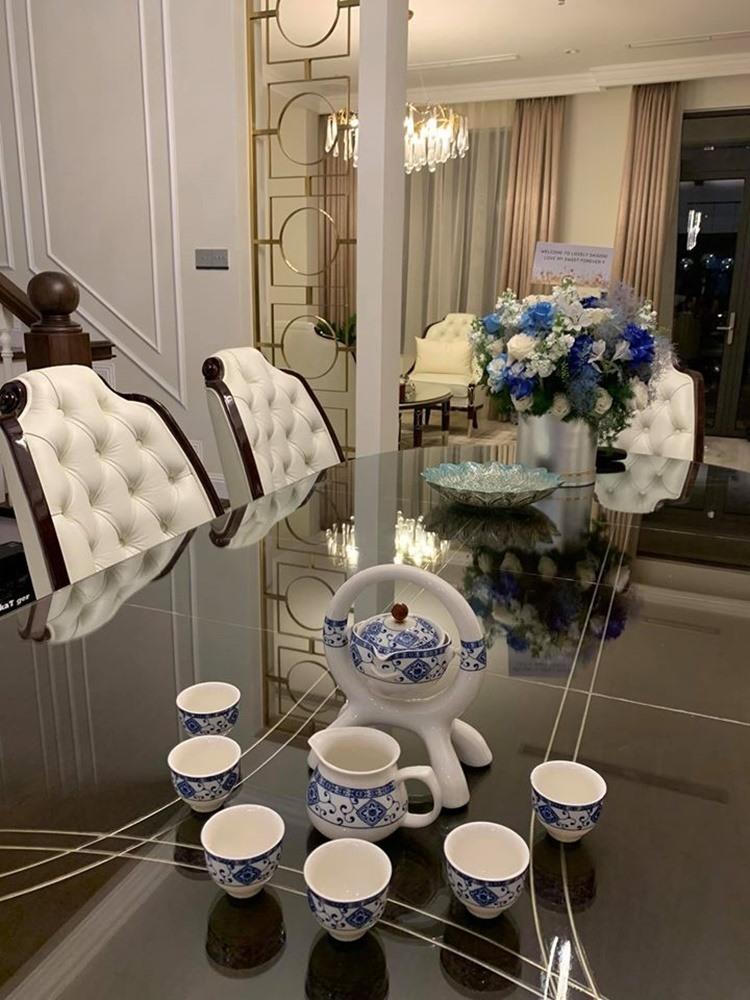 Vân Hugo lộ bản vẽ siêu tòa nhà sắp xây mang tên mình, nhìn mà choáng