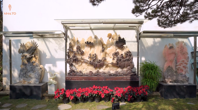 Khám phá biệt thự bạc tỷ 3.000m2 của sếp FPT: Vườn cổ thụ trăm tuổi chưa choáng bằng BST đá ngọc rải từ vườn vào nhà - Ảnh 28.