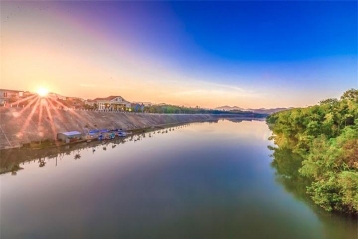 Ngôi làng với ngõ đá và nhà cổ đẹp như tranh, yên bình ‘trốn’ phố thị xứ Quảng