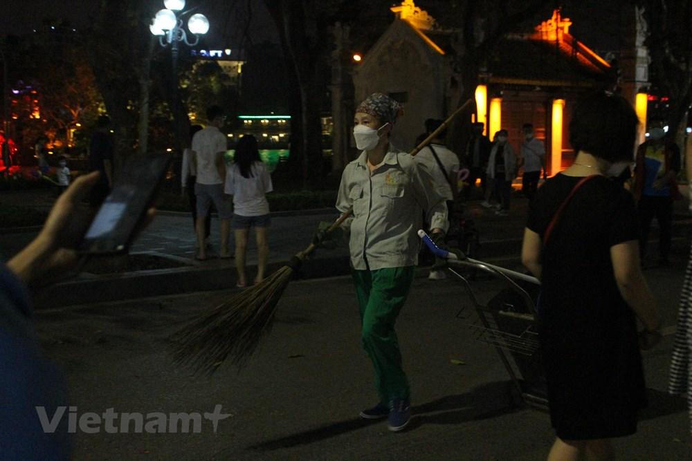 Hà Nội: Phố đi bộ đông đúc, chưa có nhiều hoạt động ngày đầu mở lại