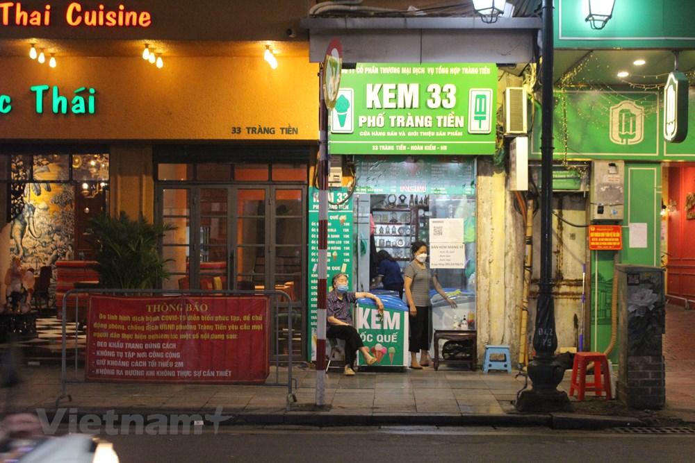 Hà Nội: Phố đi bộ đông đúc, chưa có nhiều hoạt động ngày đầu mở lại