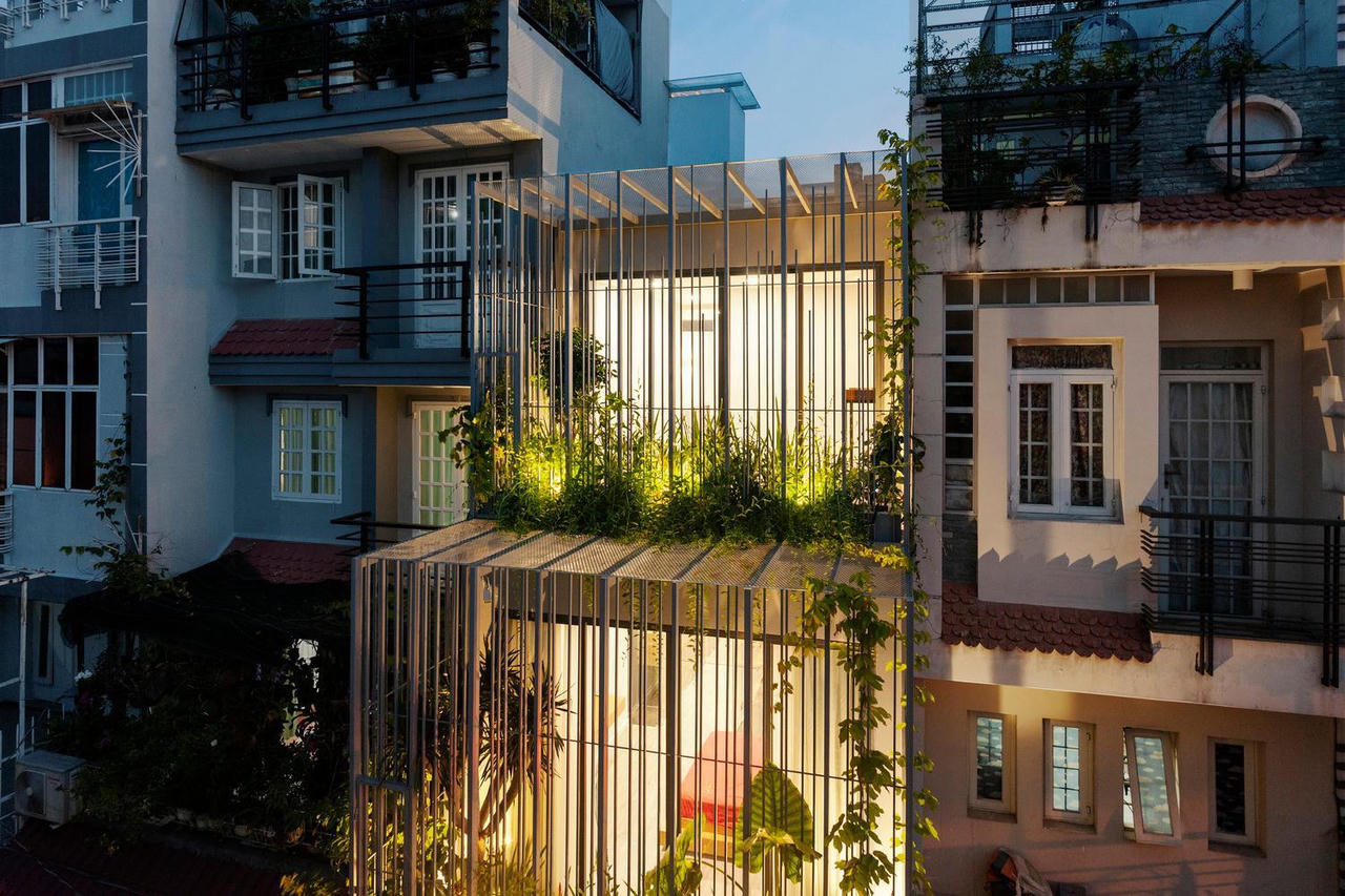 Cách biến nhà phố cũ nát thành nhà lồng hiện đại được 'vạn người mê'