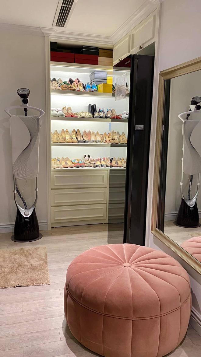 Chiêm ngưỡng căn hộ cao cấp của MC Diệp Chi: Một tay tự thiết kế, yêu chương trình tới nỗi mua gương treo tường hình vòng nguyệt quế