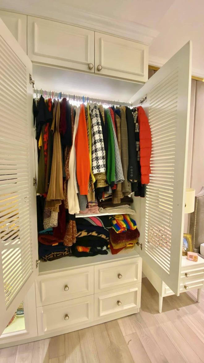 Chiêm ngưỡng căn hộ cao cấp của MC Diệp Chi: Một tay tự thiết kế, yêu chương trình tới nỗi mua gương treo tường hình vòng nguyệt quế