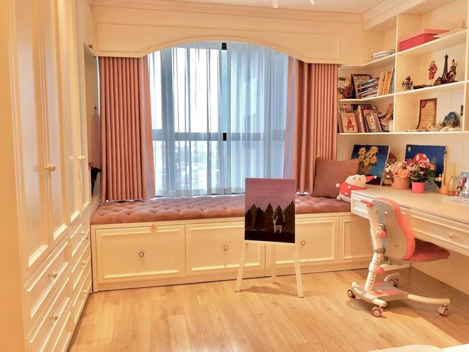 Chiêm ngưỡng căn hộ cao cấp của MC Diệp Chi: Một tay tự thiết kế, yêu chương trình tới nỗi mua gương treo tường hình vòng nguyệt quế