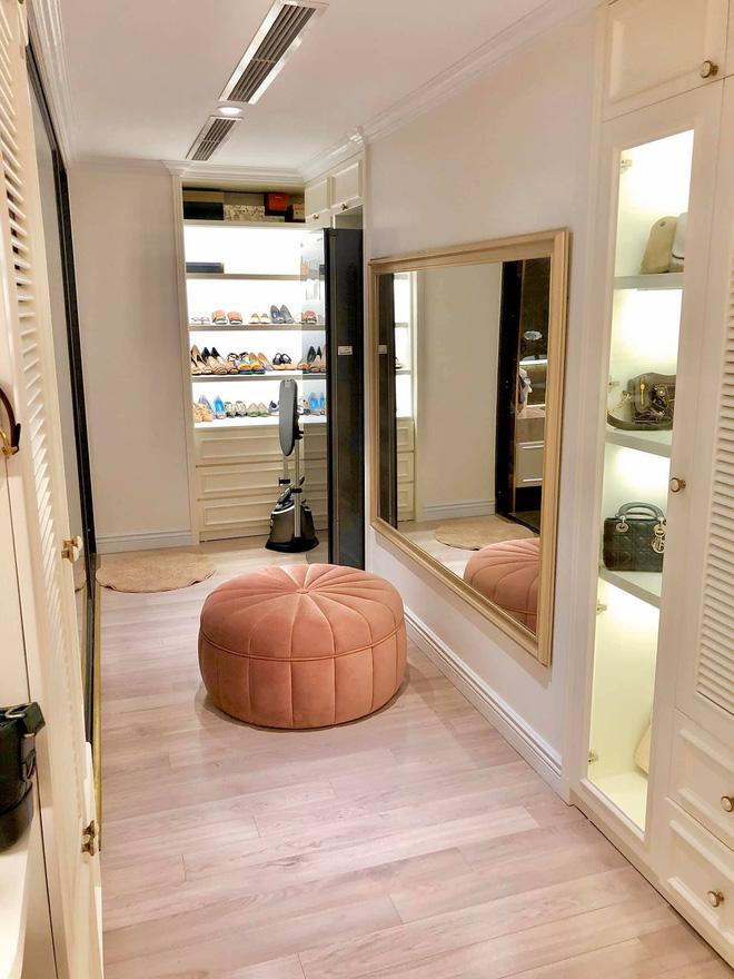 Chiêm ngưỡng căn hộ cao cấp của MC Diệp Chi: Một tay tự thiết kế, yêu chương trình tới nỗi mua gương treo tường hình vòng nguyệt quế