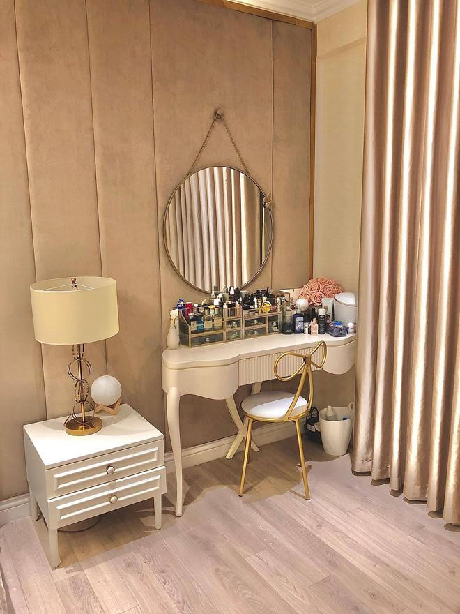 Chiêm ngưỡng căn hộ cao cấp của MC Diệp Chi: Một tay tự thiết kế, yêu chương trình tới nỗi mua gương treo tường hình vòng nguyệt quế