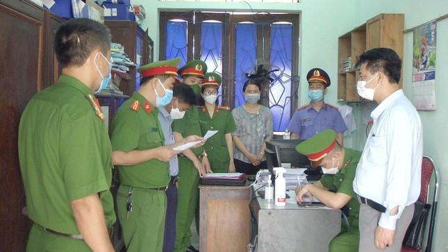 Vụ vòi tiền 'bôi trơn' của người dân ở Nghệ An: Bắt thêm một cán bộ địa chính xã