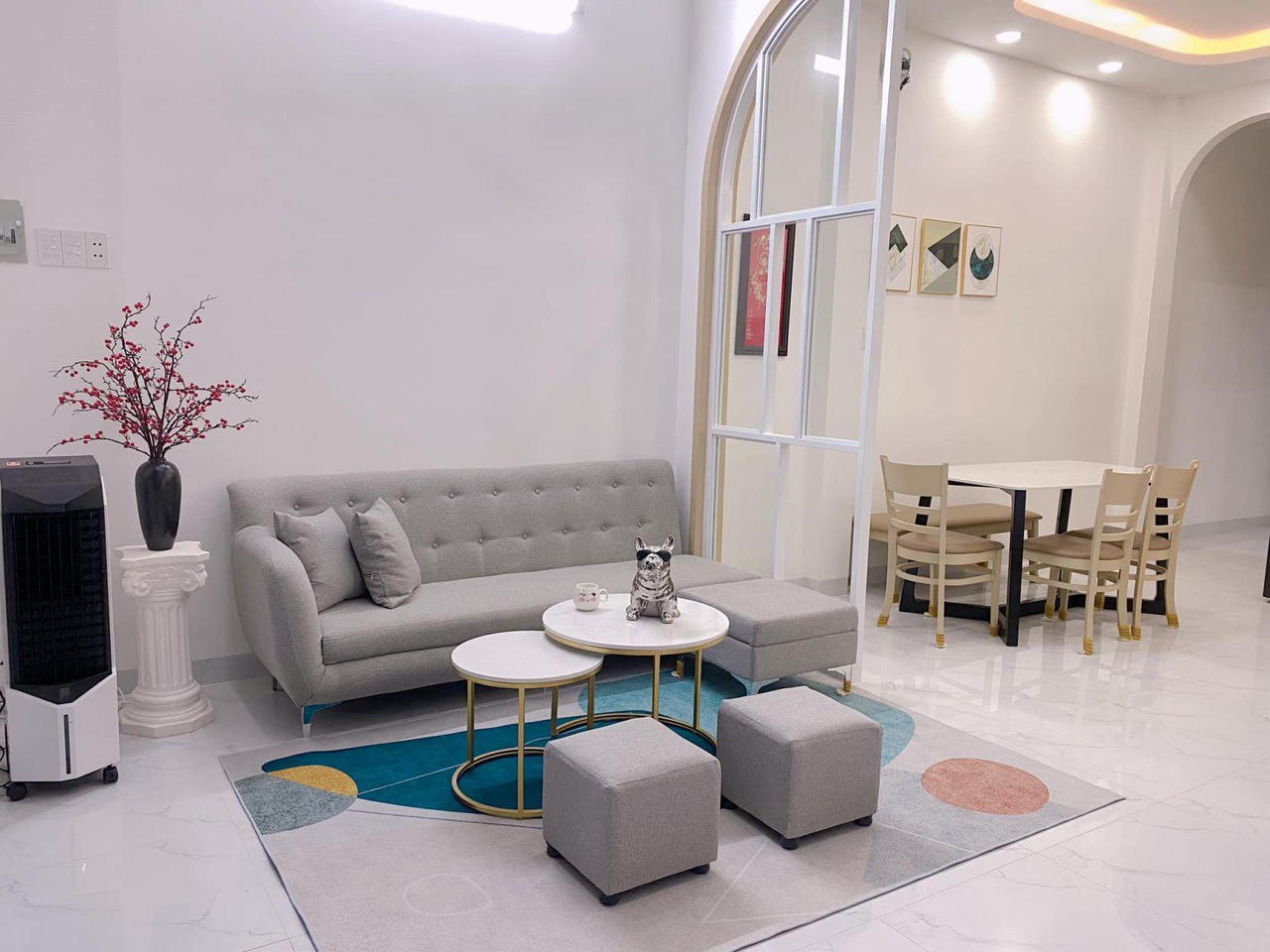 Ấn tượng với ngôi nhà được thiết kế tối giản theo phong cách hiện đại