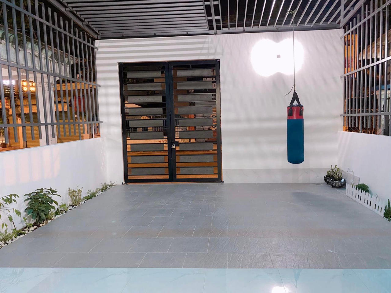 Ấn tượng với ngôi nhà được thiết kế tối giản theo phong cách hiện đại