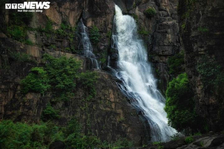 Ngỡ ngàng trước vẻ đẹp kỳ vĩ của 'Nam thiên đệ nhất thác' ở Đà Lạt