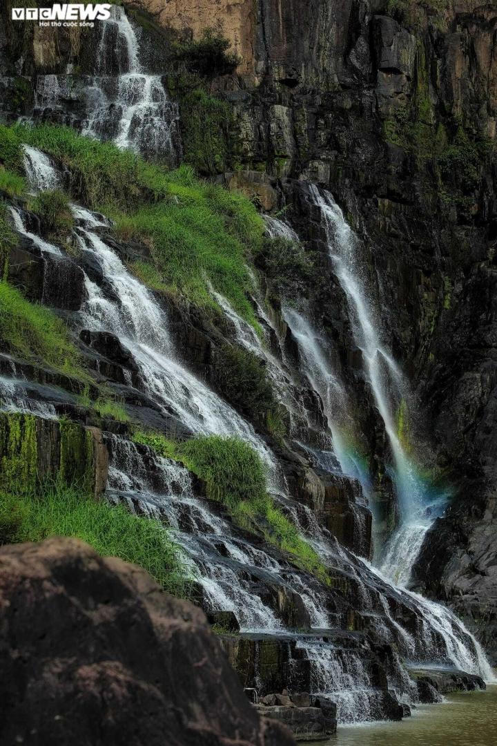 Ngỡ ngàng trước vẻ đẹp kỳ vĩ của 'Nam thiên đệ nhất thác' ở Đà Lạt