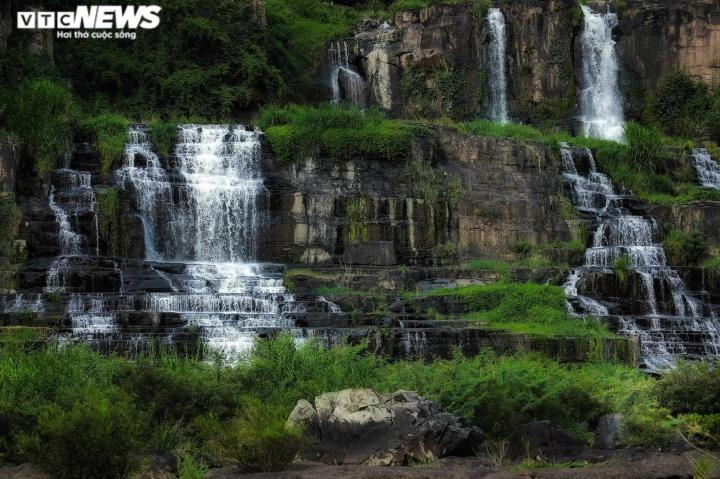 Ngỡ ngàng trước vẻ đẹp kỳ vĩ của 'Nam thiên đệ nhất thác' ở Đà Lạt