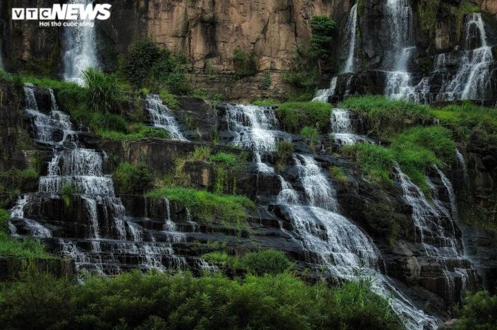 Ngỡ ngàng trước vẻ đẹp kỳ vĩ của 'Nam thiên đệ nhất thác' ở Đà Lạt