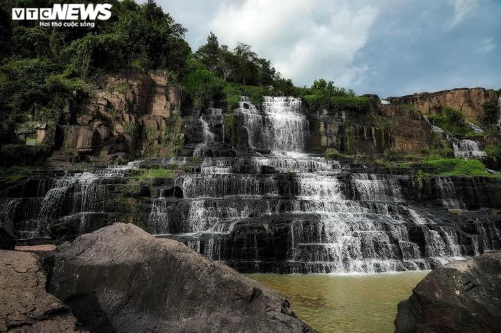 Ngỡ ngàng trước vẻ đẹp kỳ vĩ của 'Nam thiên đệ nhất thác' ở Đà Lạt