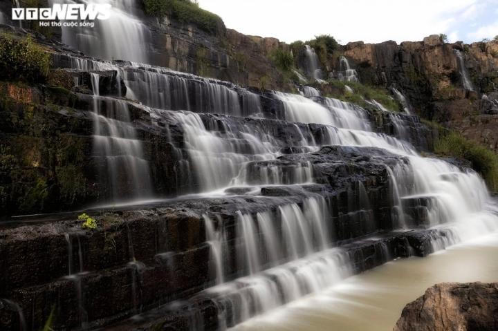 Ngỡ ngàng trước vẻ đẹp kỳ vĩ của 'Nam thiên đệ nhất thác' ở Đà Lạt