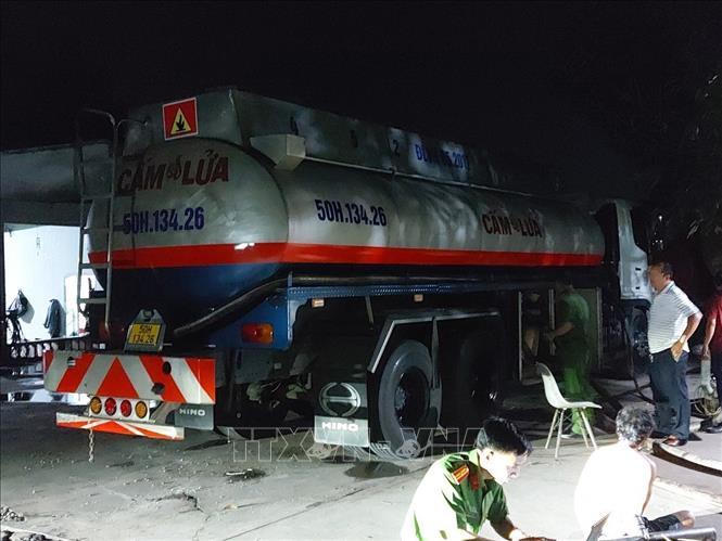 Bắt quả tang vụ sản xuất xăng giả quy mô lớn