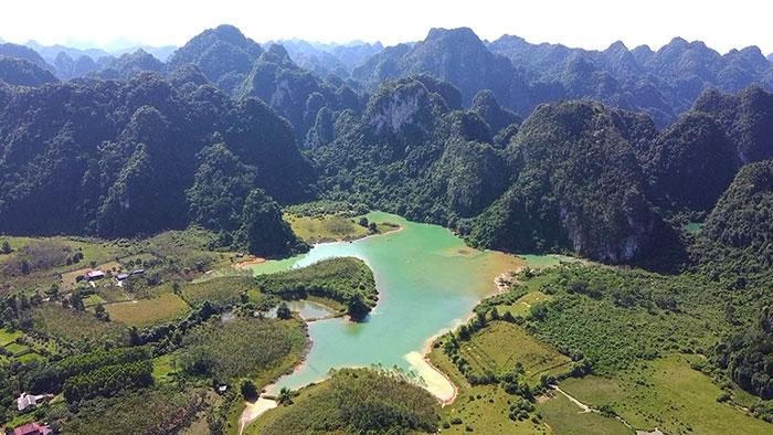 Hồ Nong Dùng - Hạ Long thu nhỏ giữa đại ngàn Xứ Lạng