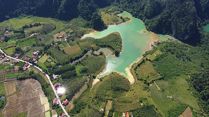 Hồ Nong Dùng - Hạ Long thu nhỏ giữa đại ngàn Xứ Lạng