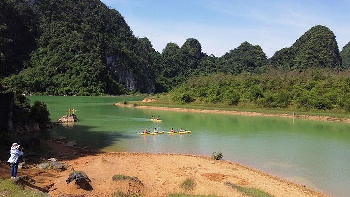 Hồ Nong Dùng - Hạ Long thu nhỏ giữa đại ngàn Xứ Lạng