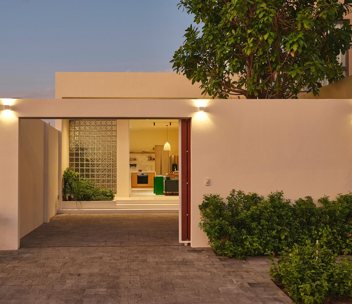 Mê mẩn kiến trúc độc đáo của ngôi nhà như một khu nghỉ dưỡng thu nhỏ