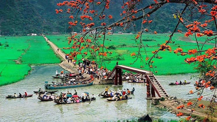 "Ngàn năm thương nhớ đất Thăng Long"