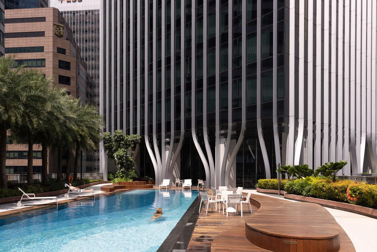 Khu vườn thẳng đứng mát mắt trong tòa tháp cao thứ 2 của Singapore