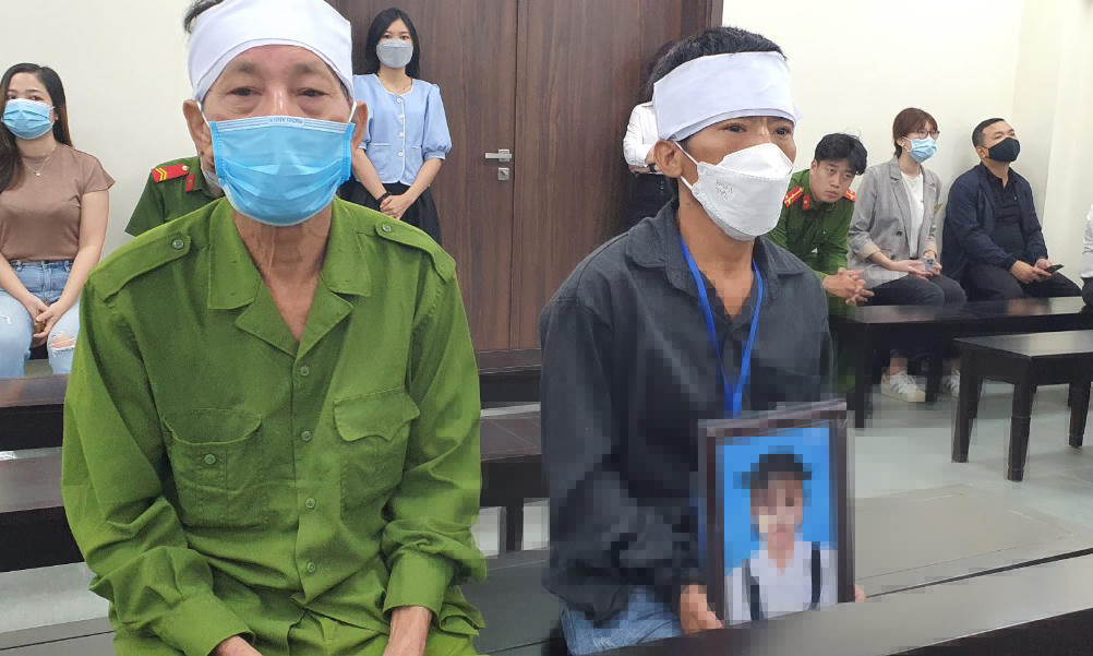 Xét xử vụ án cháu bé bị đóng đinh vào đầu: Xuất hiện nhân chứng mới, viện kiểm sát đề nghị trả hồ sơ 