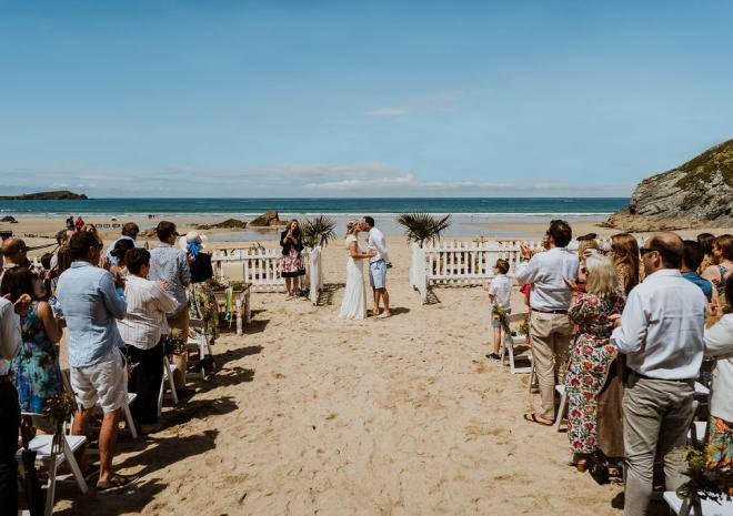 Đề xuất nới lỏng các quy định tổ chức đám cưới tại Anh và xứ Wales