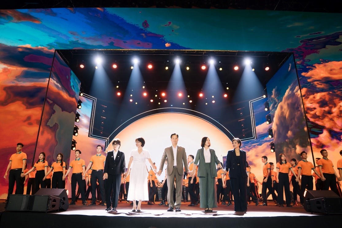 Kỉ niệm 20 năm thành lập Cen Group tổ chức Đại lễ hội “Hiện thực hóa triệu ước mơ” và công bố nhận diện thương hiệu mới