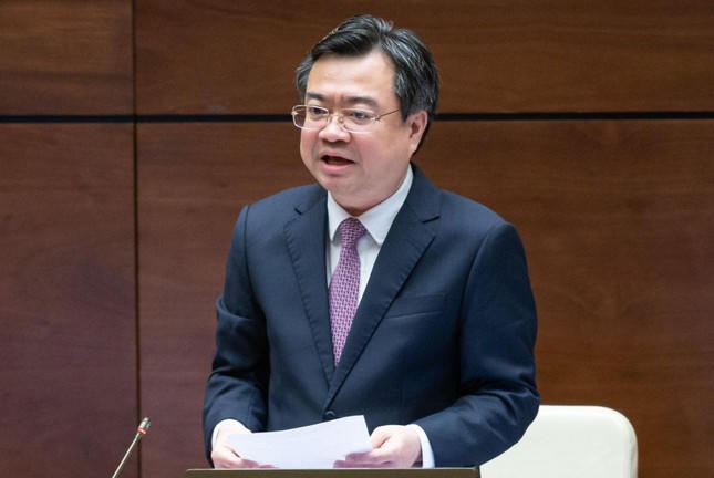 Dân sửa nhà trong ngõ sâu vẫn biết, cao ốc trái phép mặt đường sao không phát hiện ra?