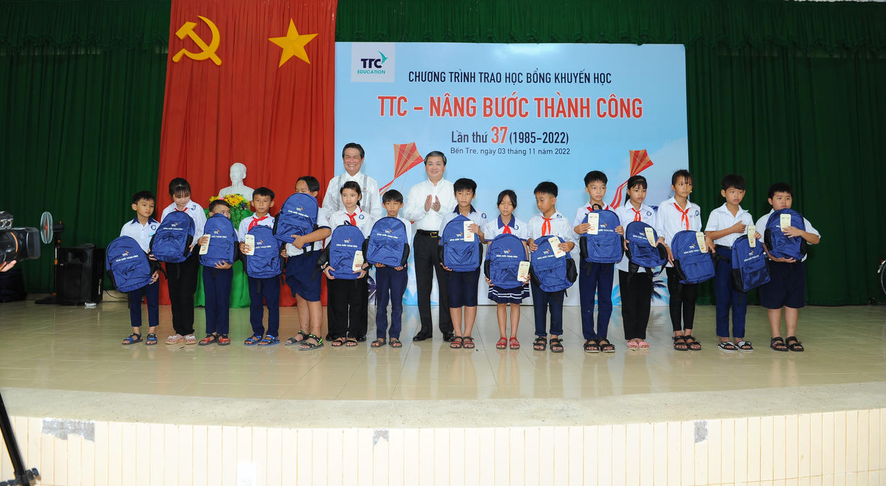 37 năm tiếp sức học sinh đến trường với học bổng “TTC – Nâng bước Thành Công” 