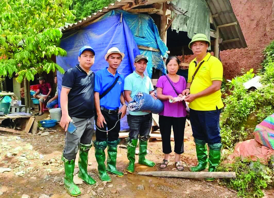 Xe cứu thương đặc biệt của “Đinh hòm”, “Mão xe bò”