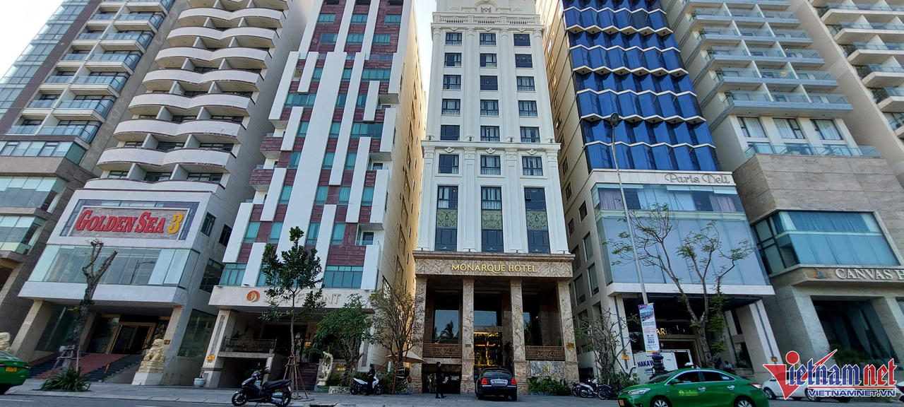 Khách sạn ven biển Đà Nẵng ồ ạt rao bán