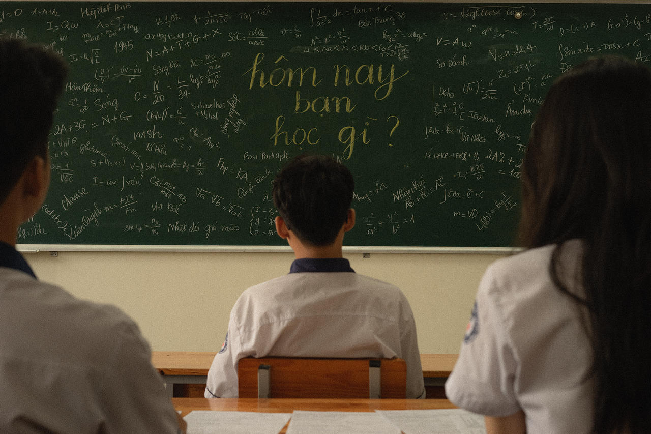 “Gỡ” áp lực học hành cho con trẻ: Cần sự chung tay của cộng đồng